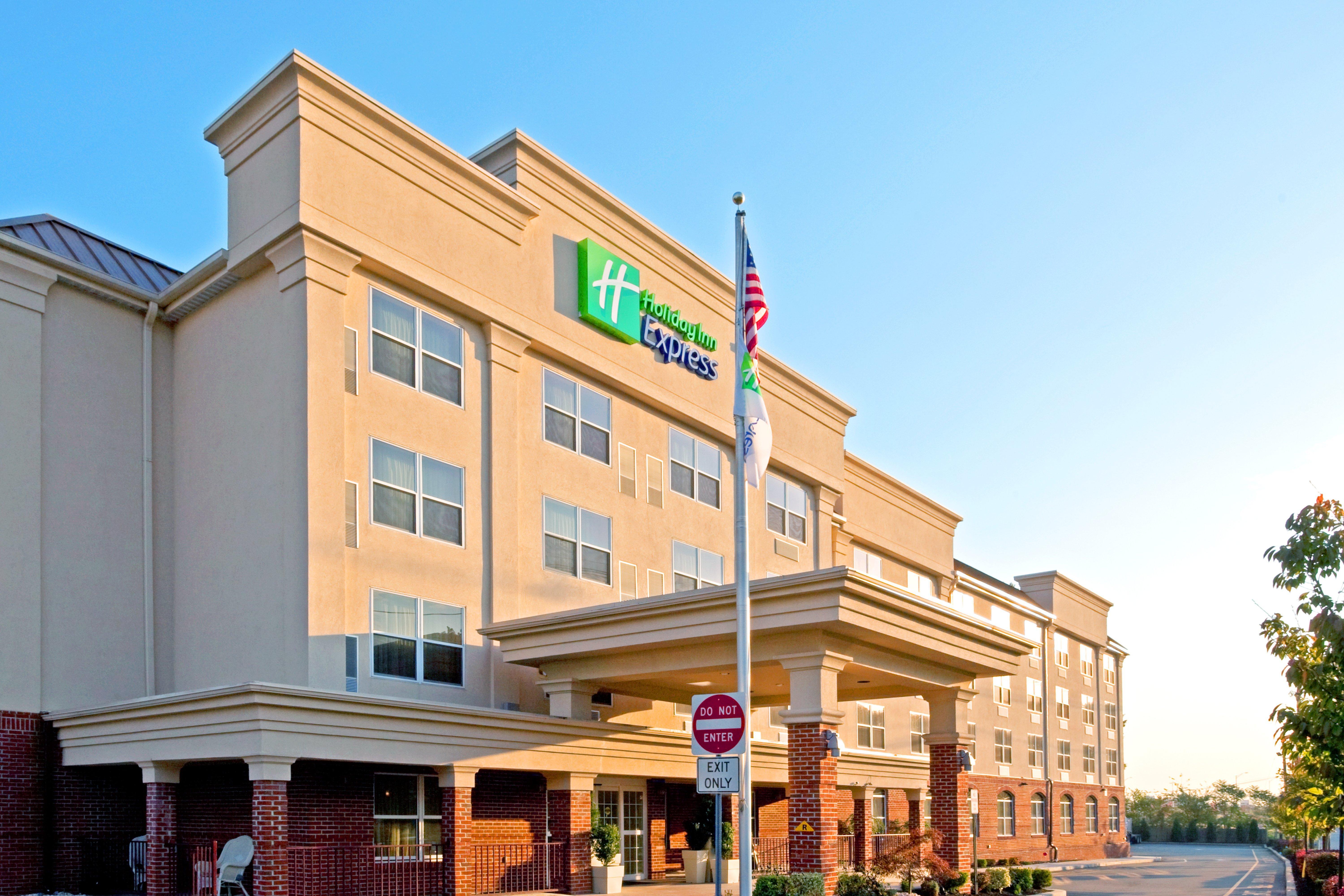 Holiday Inn Express Woodbridge By Ihg Avenel Exteriör bild