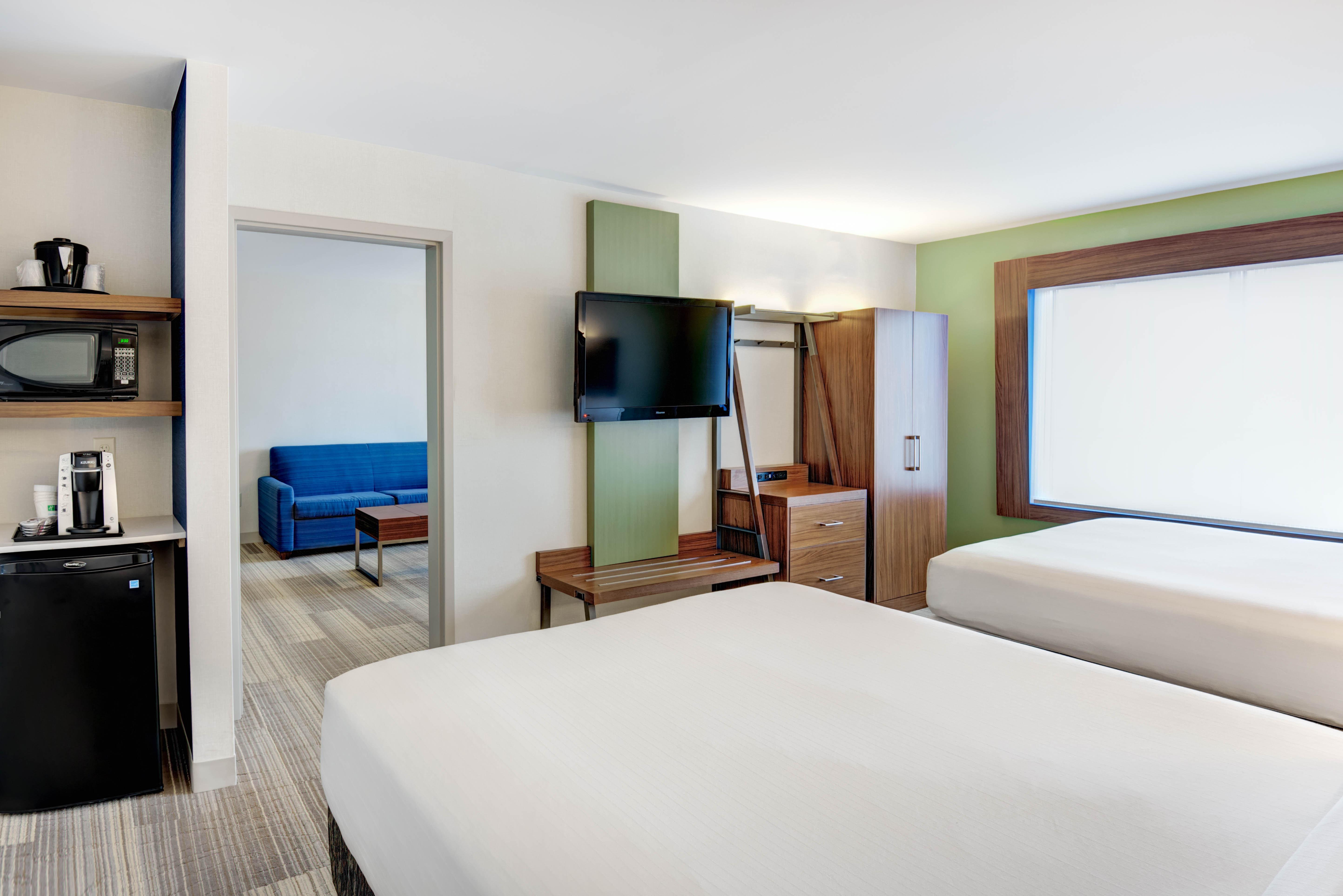 Holiday Inn Express Woodbridge By Ihg Avenel Exteriör bild