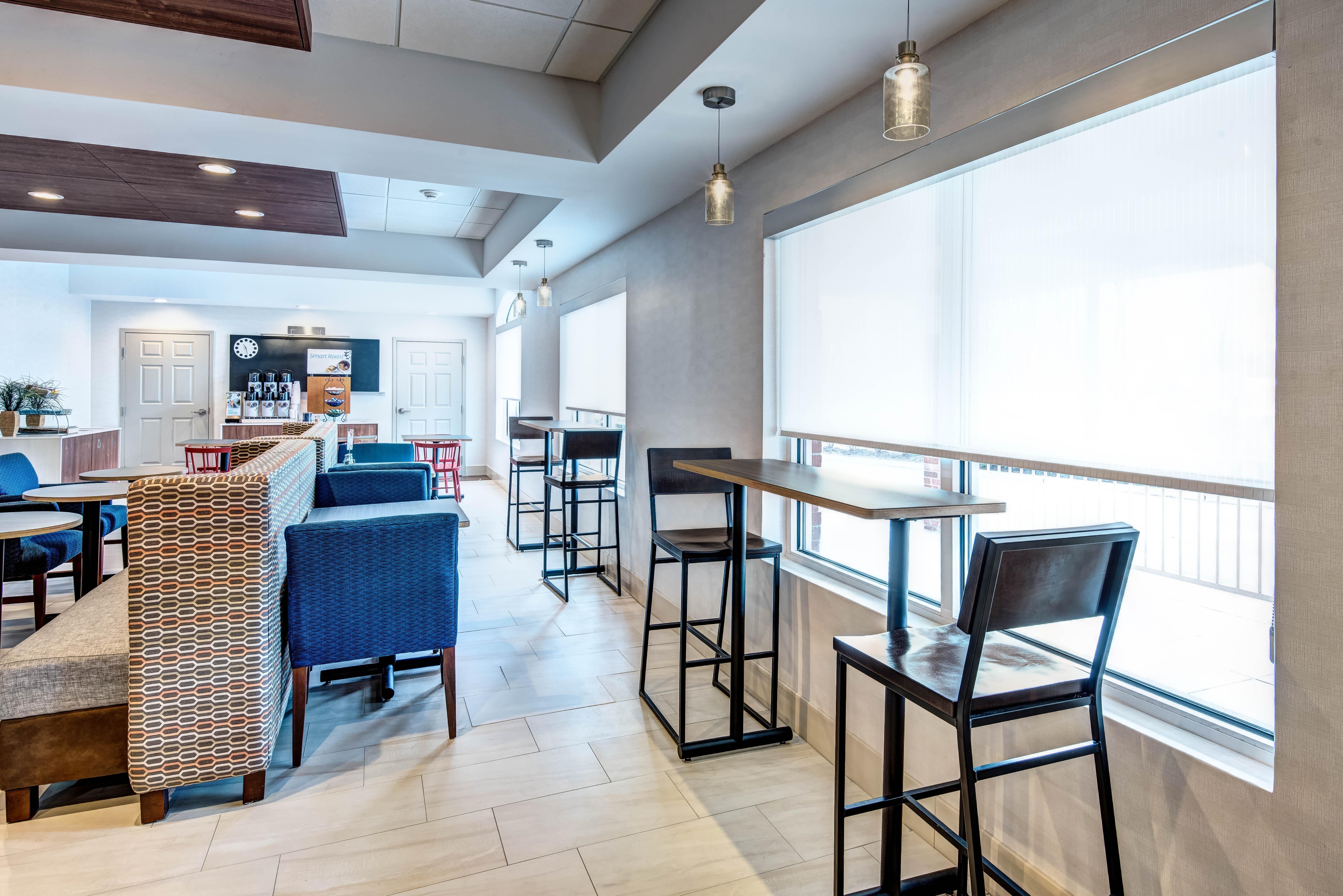 Holiday Inn Express Woodbridge By Ihg Avenel Exteriör bild