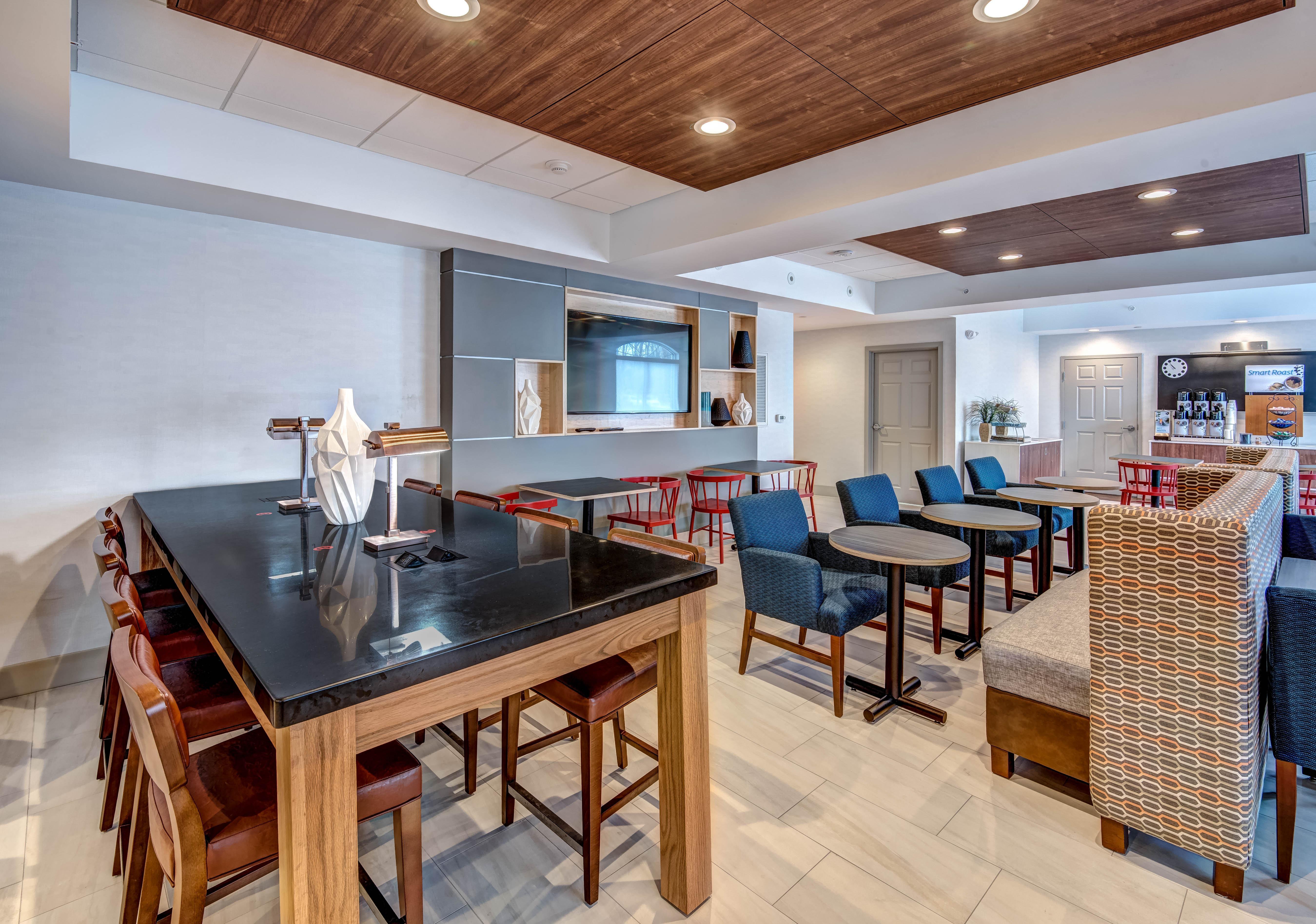 Holiday Inn Express Woodbridge By Ihg Avenel Exteriör bild