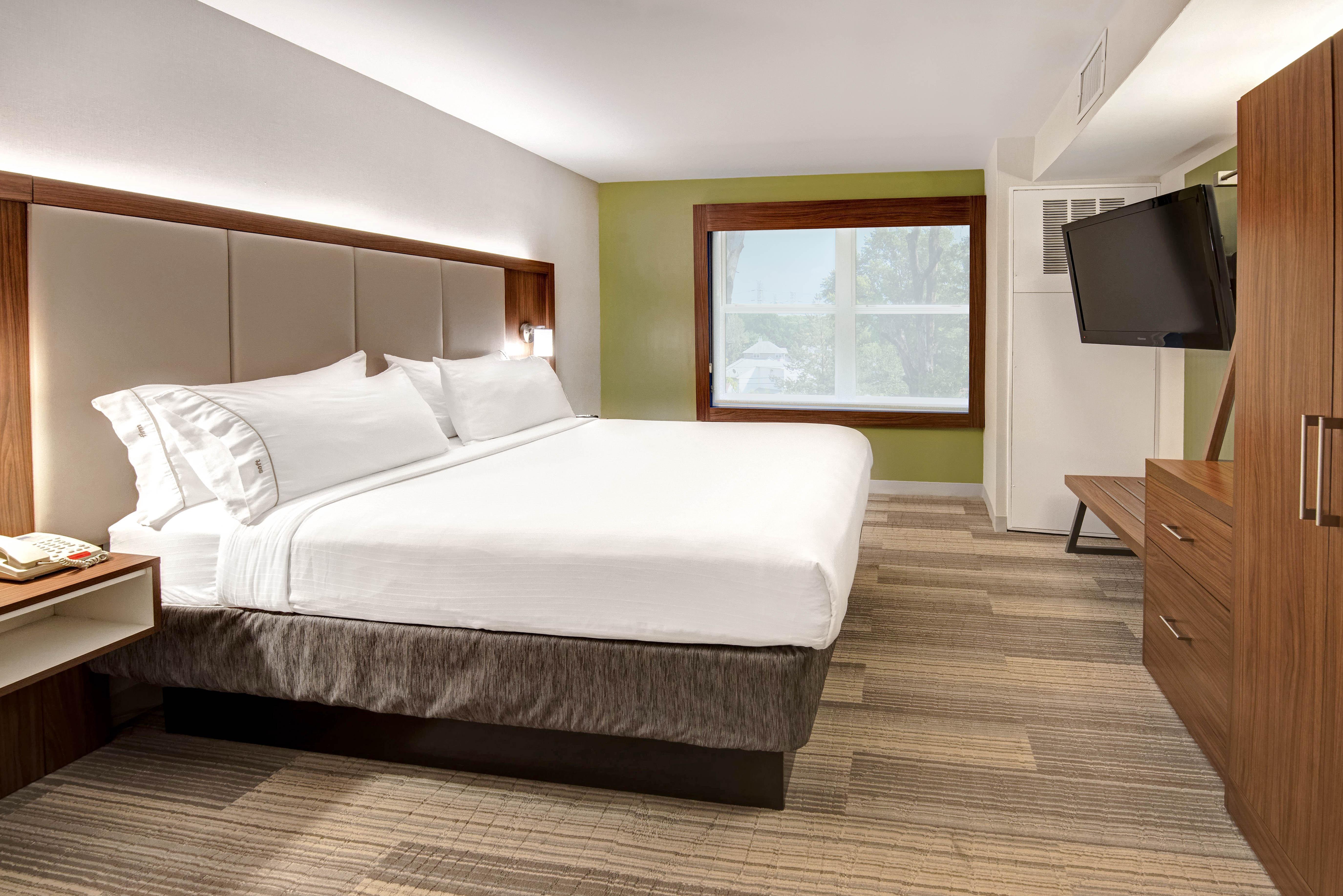 Holiday Inn Express Woodbridge By Ihg Avenel Exteriör bild