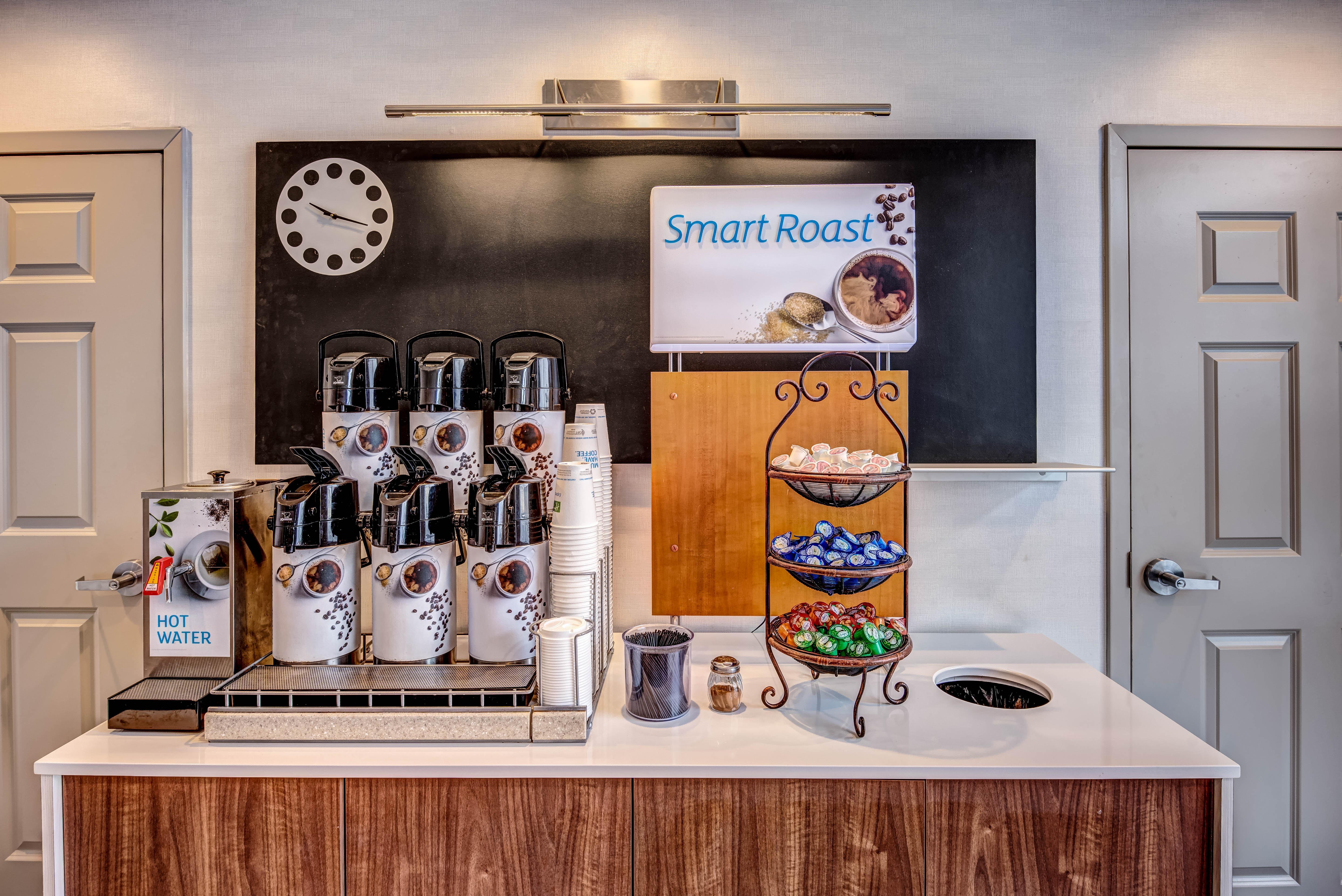 Holiday Inn Express Woodbridge By Ihg Avenel Exteriör bild
