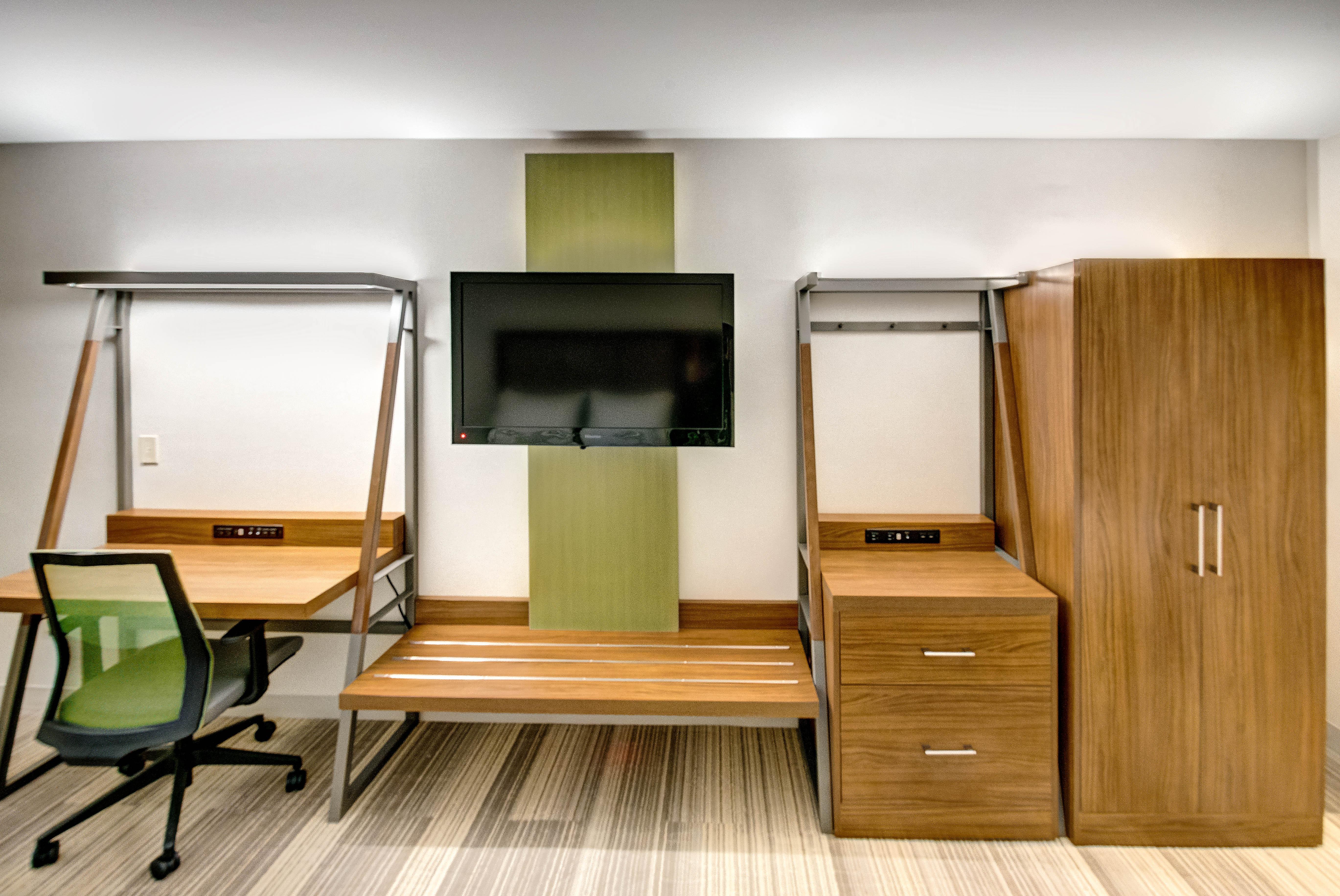 Holiday Inn Express Woodbridge By Ihg Avenel Exteriör bild
