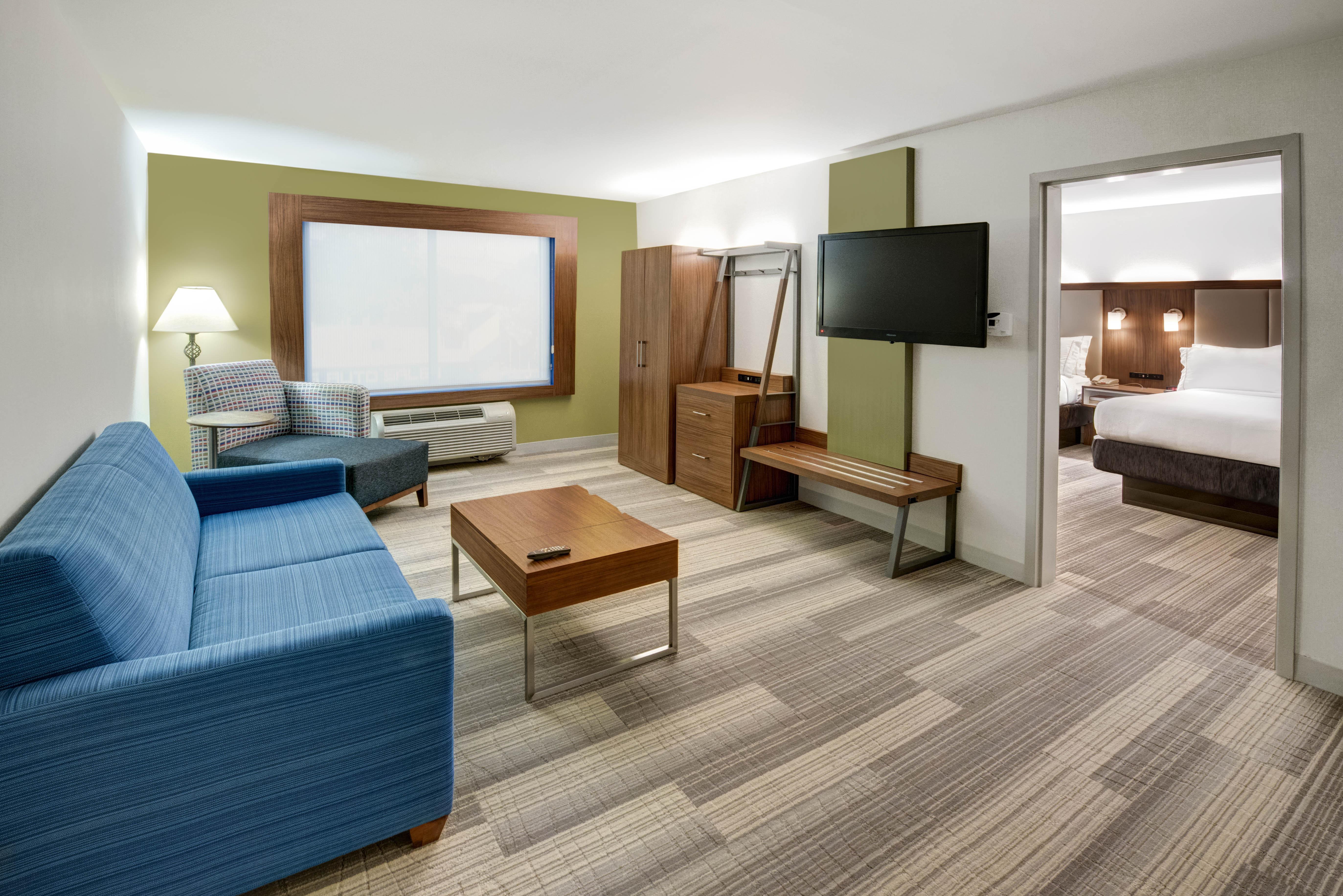 Holiday Inn Express Woodbridge By Ihg Avenel Exteriör bild