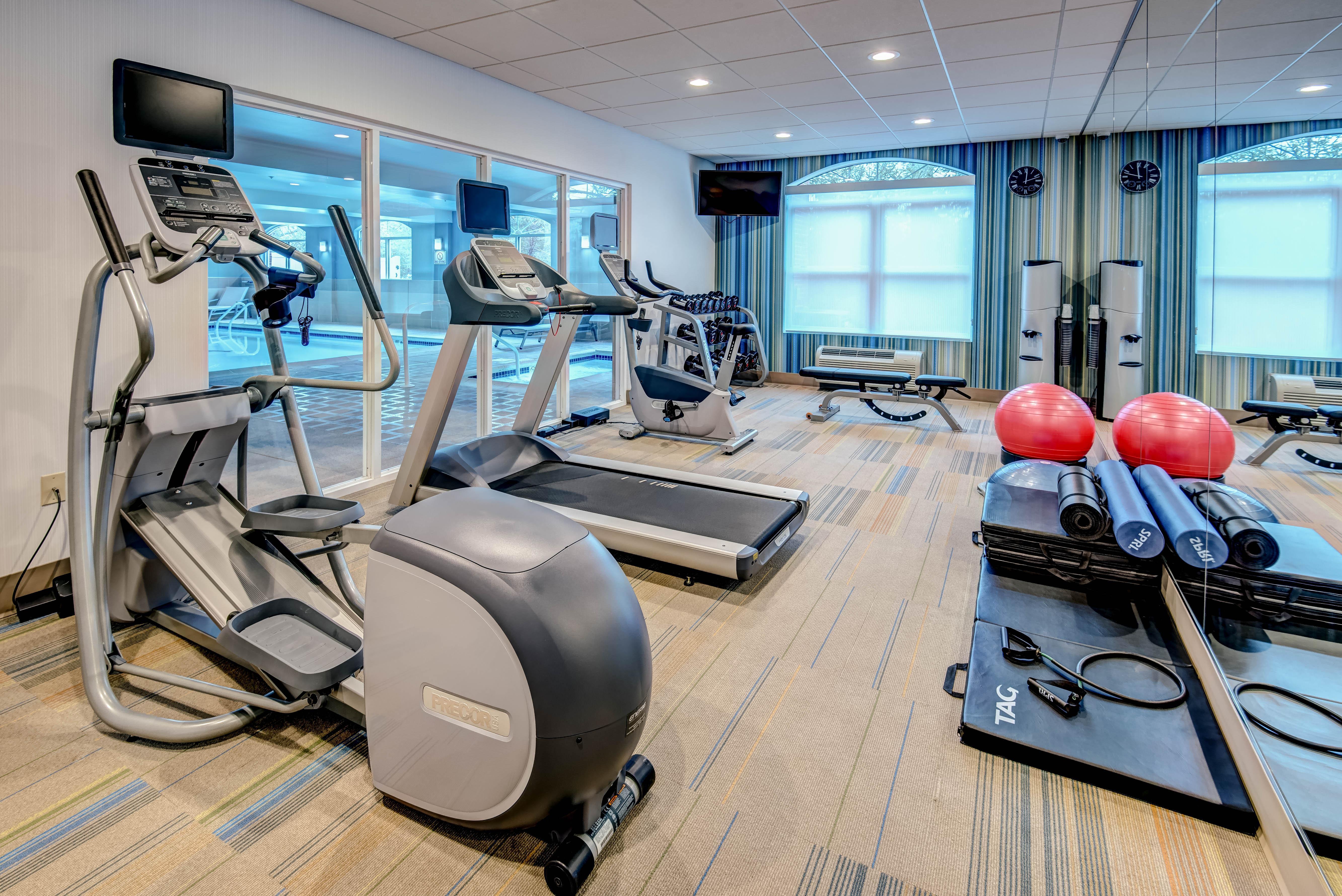 Holiday Inn Express Woodbridge By Ihg Avenel Exteriör bild