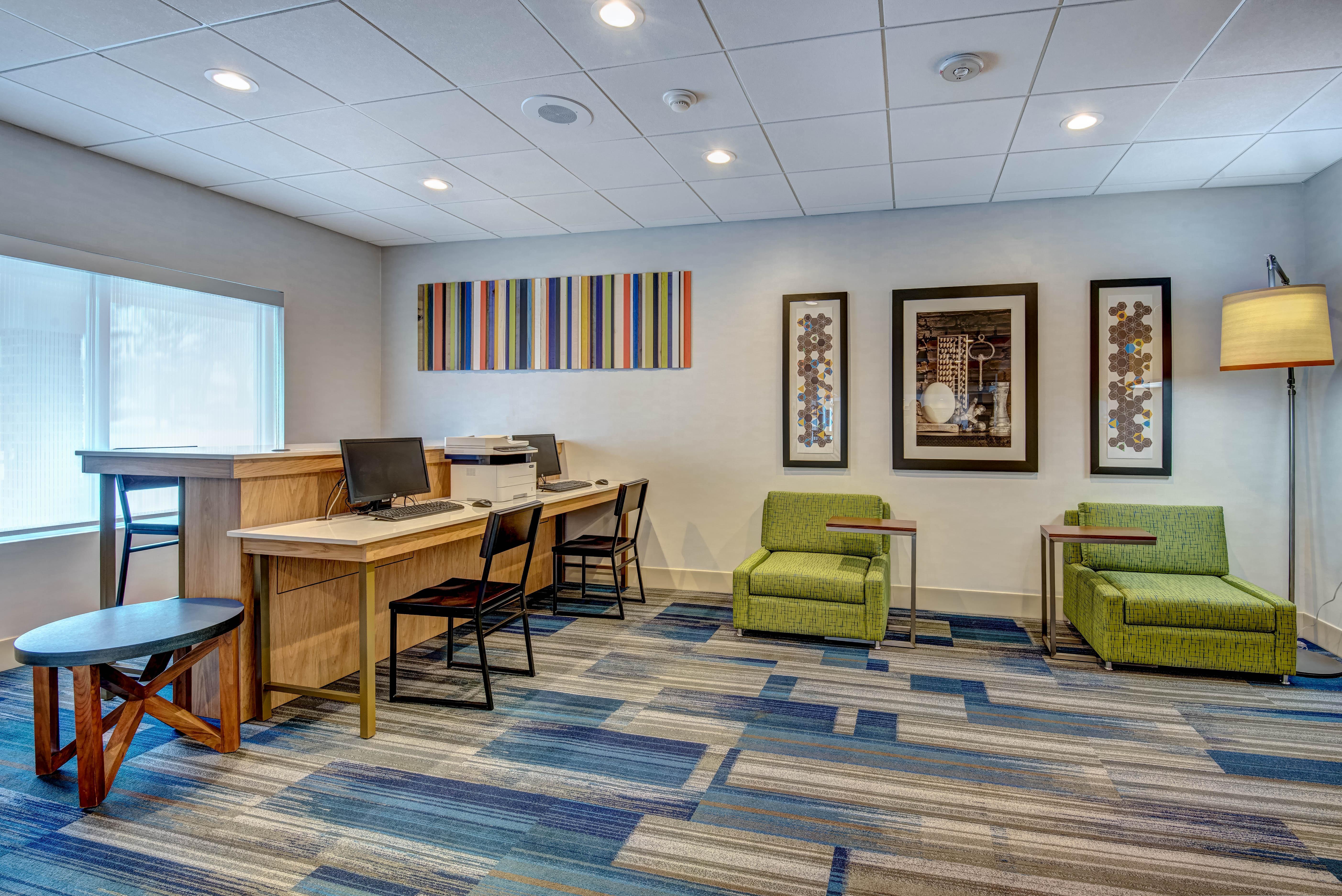 Holiday Inn Express Woodbridge By Ihg Avenel Exteriör bild