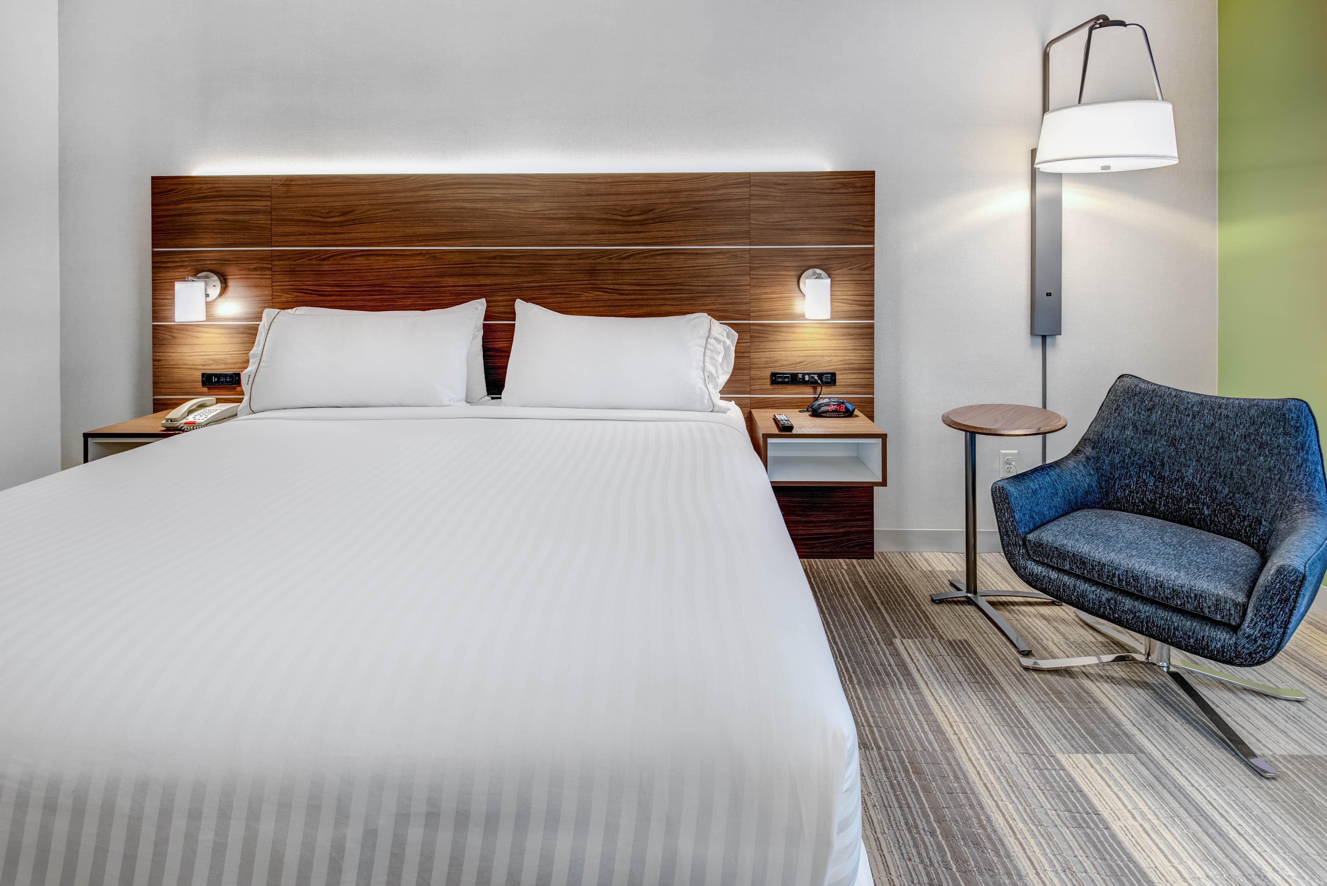 Holiday Inn Express Woodbridge By Ihg Avenel Exteriör bild