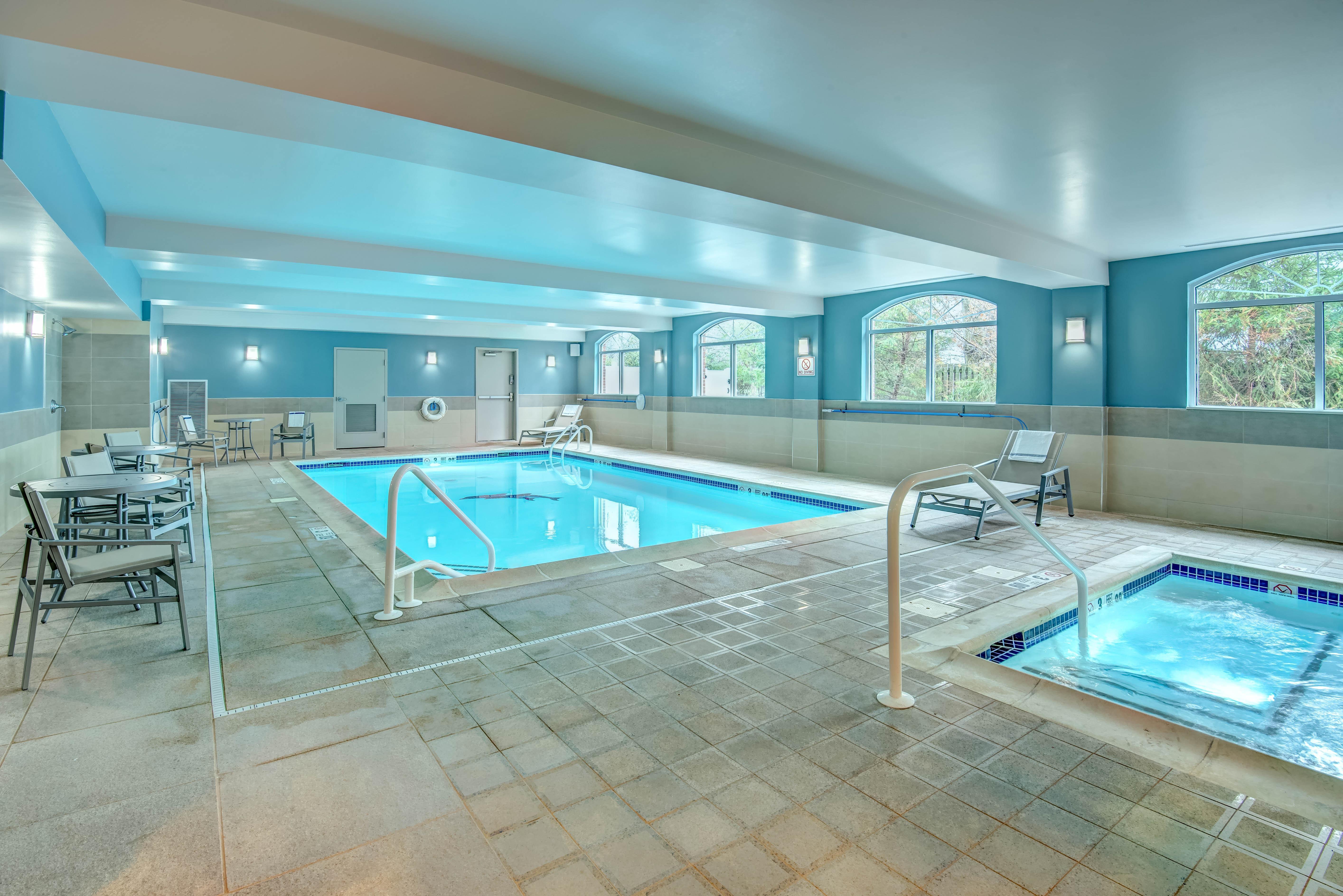 Holiday Inn Express Woodbridge By Ihg Avenel Exteriör bild