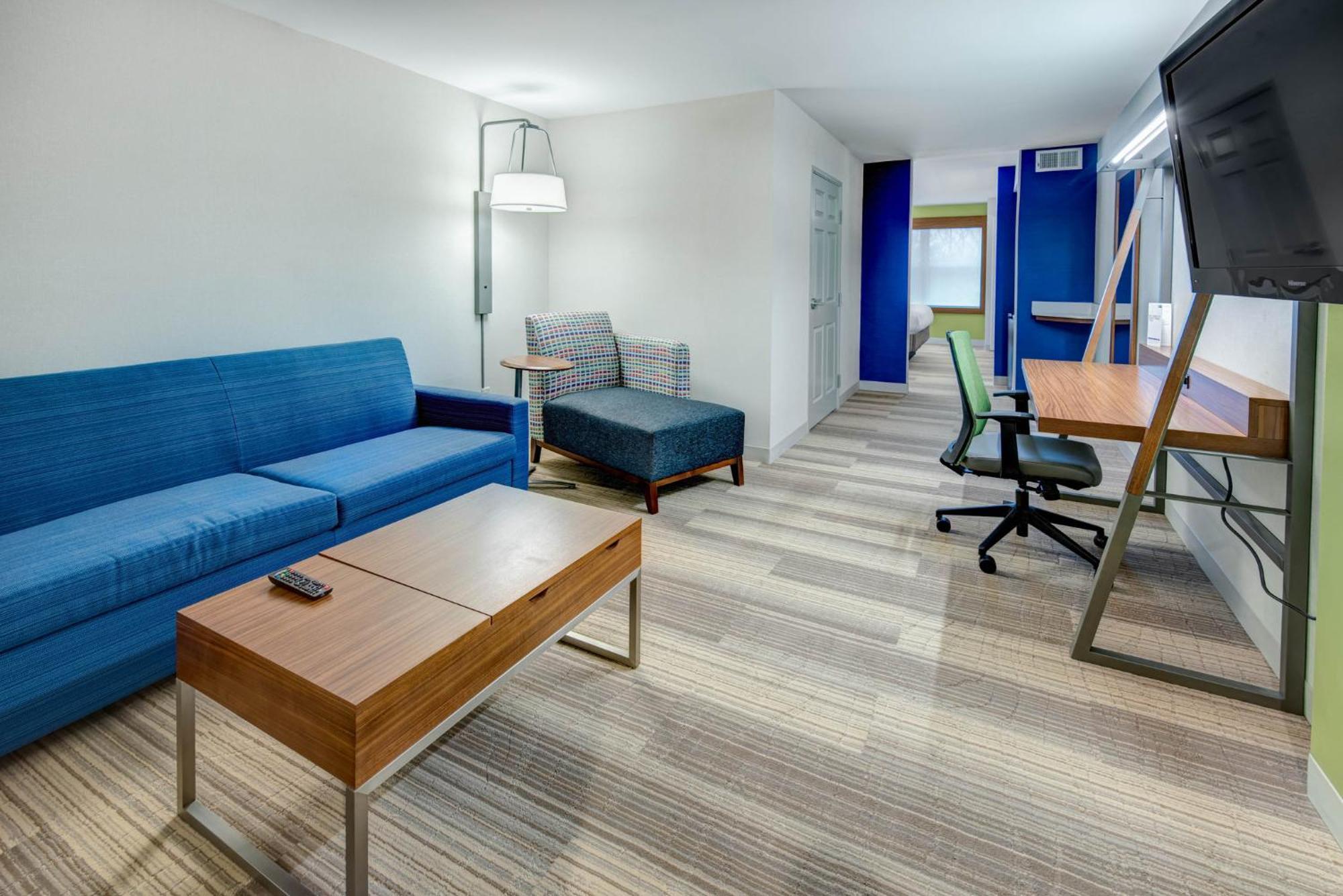 Holiday Inn Express Woodbridge By Ihg Avenel Exteriör bild