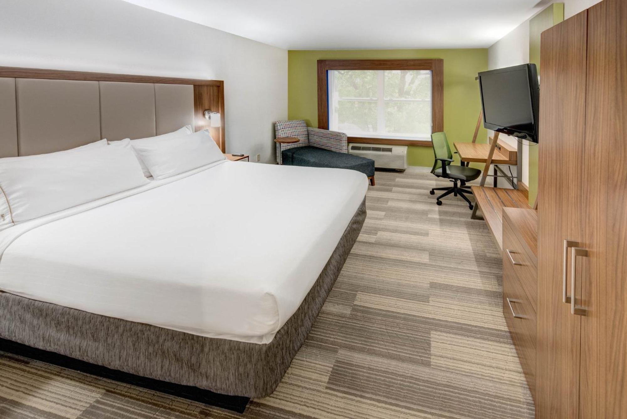 Holiday Inn Express Woodbridge By Ihg Avenel Exteriör bild