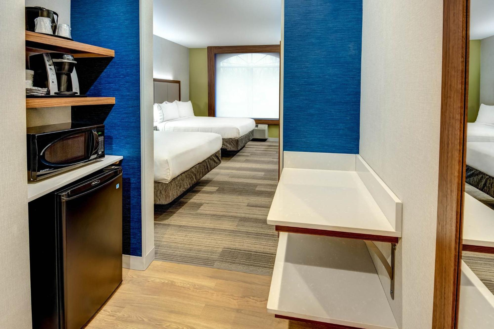 Holiday Inn Express Woodbridge By Ihg Avenel Exteriör bild