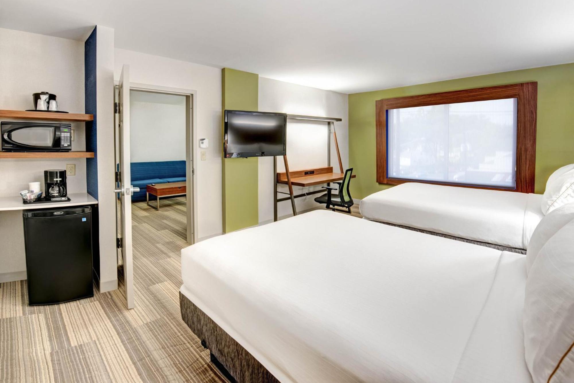 Holiday Inn Express Woodbridge By Ihg Avenel Exteriör bild