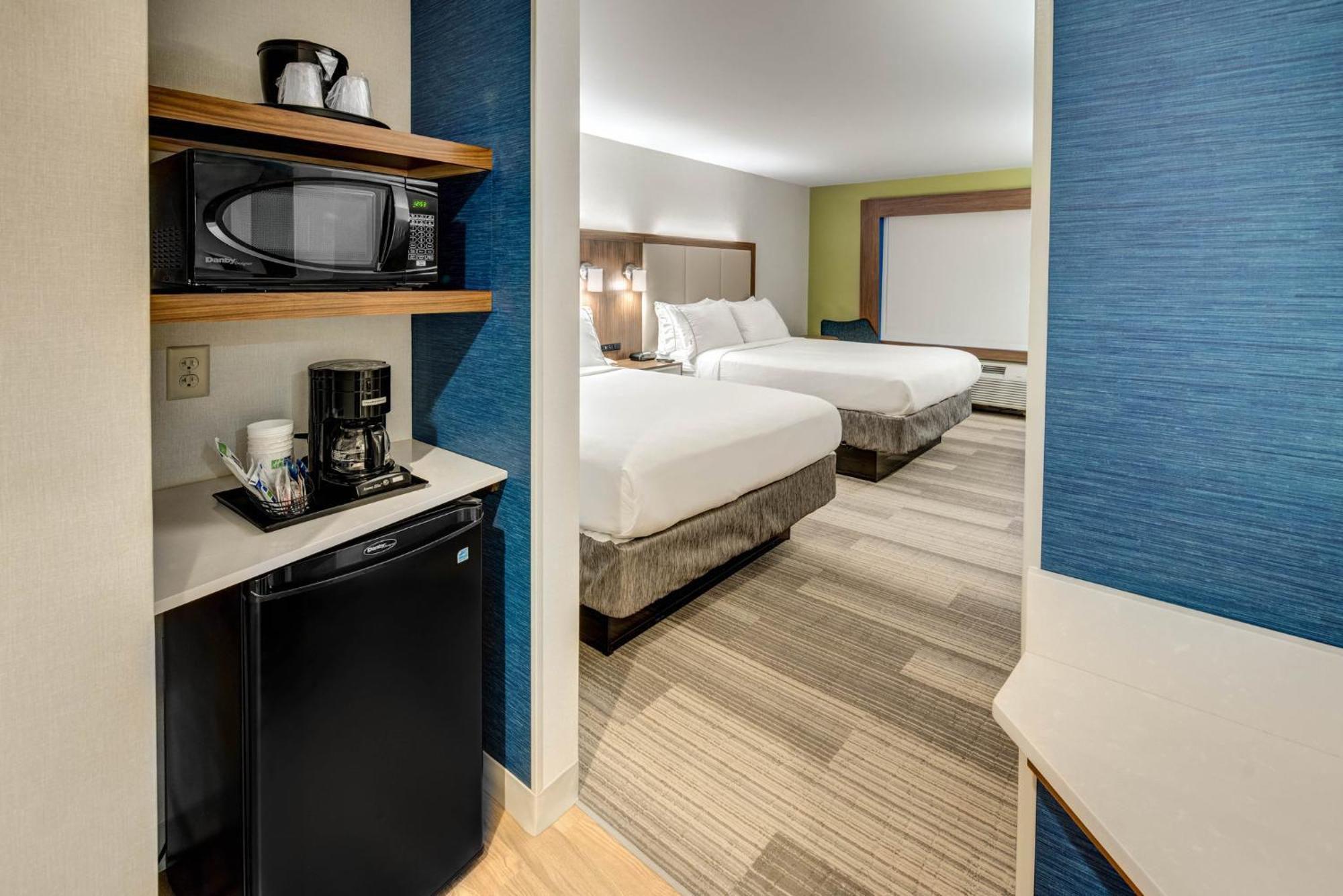 Holiday Inn Express Woodbridge By Ihg Avenel Exteriör bild
