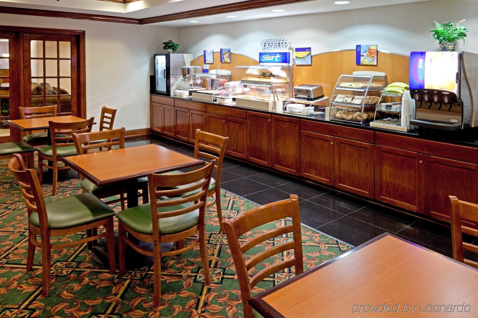 Holiday Inn Express Woodbridge By Ihg Avenel Restaurang bild