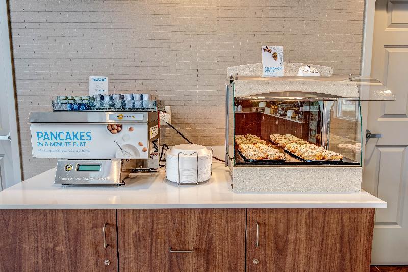 Holiday Inn Express Woodbridge By Ihg Avenel Exteriör bild