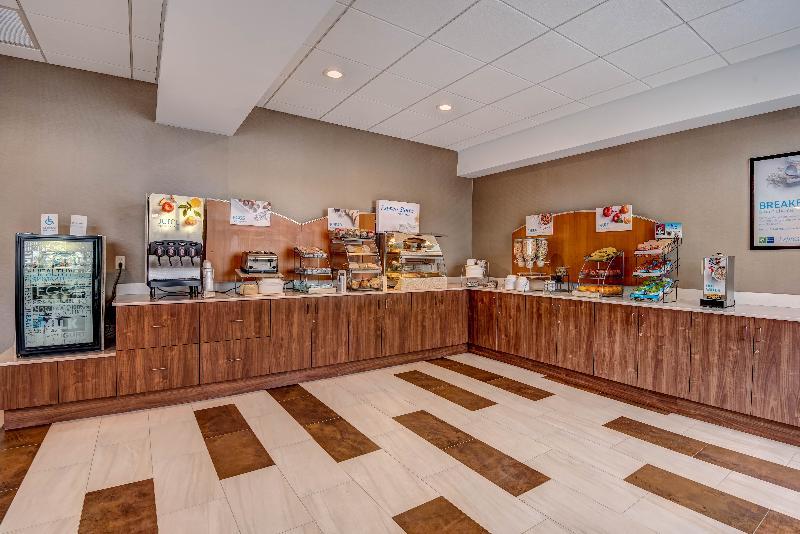 Holiday Inn Express Woodbridge By Ihg Avenel Exteriör bild